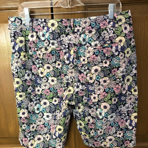 Talbots Size 10p floral multicolored shorts - Picture 2 of 6